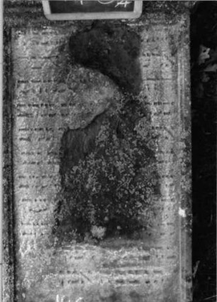 Grabstein 146 (Index: 100090443) Material: Sandstein Zustand: abgeblätt/verwitt. mit großem Textverlust Maße HxBxT: 100x50x12 cm Beschreibung: Stele, Segmentbogenabschluß mit Eckakroteren, rechteckiges Schriftfeld eingetieft: Grabstein 146A