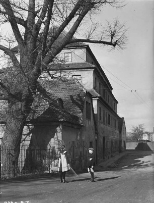 Dresden-Löbtau, Am Weißeritzmühlgraben, anstelle der Spiegelschleife nach 1813 errichtete Spinnmühle, seit 1887 Schokoladenfabrik Lippold