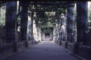 Neapel, Kloster S. Chiara, Kreuzgang mit Majoliken