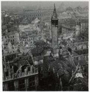 München, Zerstörungen, Blick vom Rathausturm mit Münchner Residenz und Armeemuseum