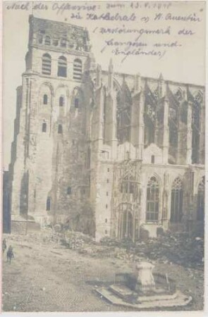Foto der beschädigten Kathedrale von St. Quentin