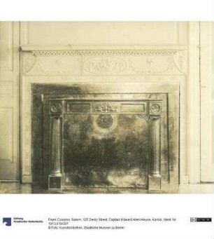 Salem, 125 Derby Street, Captain Edward Allen House, Kamin