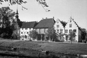 Friedrichstadt: holländische Häuser und Kirche