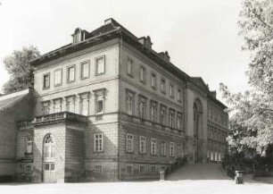 Oschersleben (Bode)-Beckendorf-Neindorf. Schloss Neindorf (heute Krankenhaus; 1824-1827, J. A. P. Bunge)