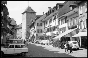 Murten: Rathausstraße mit Schloss