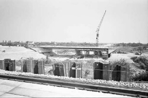 Neuenburg: Blick von Eisenbahnbrücke auf Zubringerbrücke