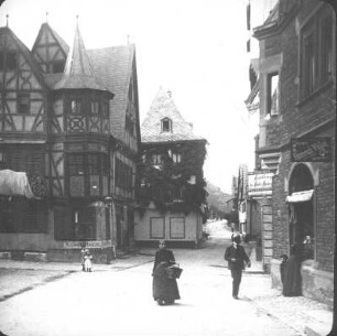 Bacharach. Oberstraße mit Gasthaus "Altes Haus" (1713)