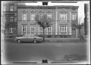 Neuruppin, August-Bebel-Straße. Wohnhaus. Straßenfront