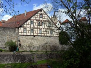 Stadtbefestigung-Ansicht im Osten-Stadtmauer (Wehrgang abgetragen) zwischen Neutor- und Wallstraße als Außenwand eines im 18 Jh innenseitig an- und aufgebauten Fachwerkhauses