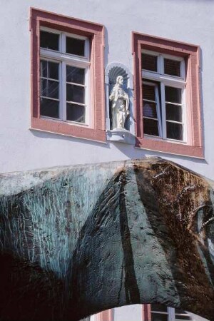 Deutschland. Baden Württemberg. Heidelberg. Heumarkt. Brunnen Detail