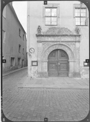 Freiberg, Obermarkt 16. Ehem. Kaufhaus (Ratskeller, 1545-1546). Portal