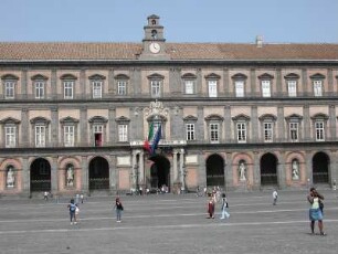 Neapel - Palazzo Reale : Palazzo Reale. Aufgenommen in Neapel am 24. Juli 2004