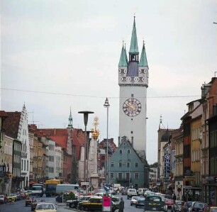 Straubing. Ludwigsplatz. Blick zum Rathaus und zum Stadtturm (1316-1393)