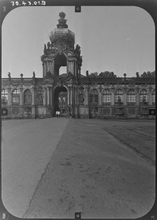 Dresden-Altstadt. Zwinger (1709-1728, M. D. Pöppelmann). Kronentor vom Zwingerhof