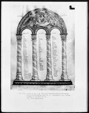 Evangeliar — Kanontafel mit drei Evangelistensymbolen, Folio 19recto