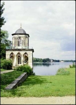 Potsdam, Neuer Garten, Gotische Bibliothek, im Hintergrund Marmorpalais und Grünes Haus.
