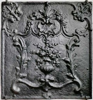 Kaminplatte mit Rocaille-Ornament