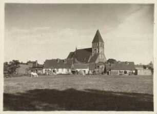 Blick auf Grimmen. In der Bildmitte die St.-Marien-Kirche