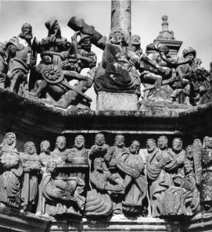 Kalvarienberg : Kalvarienberg (1581-1588). Detail mit Kreuztragung und Fußwaschung. Guimiliau
