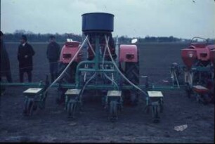 Fotografie: Sätechnik, Einzelkornsämaschine, Mais, Unterfußdüngung