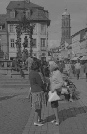 Göttingen: Markt mit Gänseliesel-Brunnen