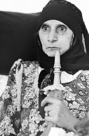 Frau Rassam mit Wasserpfeife, Sanaa