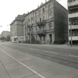 Cottbus, Karlstraße 95/95. Wohnhäuser (E. 19. JH.). Straßenansicht von Südwest