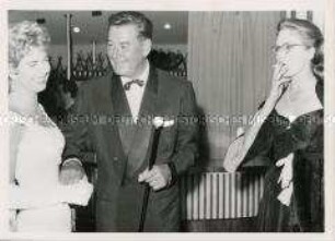 Errol Flynn und Ehefrau Patricia Wymore (rechts)