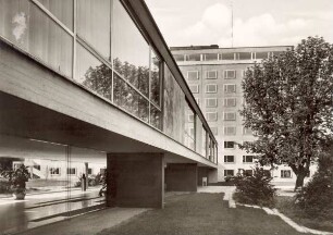 Bezirksregierung, Blick auf das Hauptgebäude. Detmold. Leopoldstraße. links der Verbindungstrakt zwischen den beiden Gebäuden