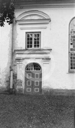 Nordportal der Kirche Lemsal