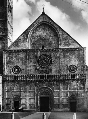 Assisi. San Rufino (um 1140/1228; Giovanni da Gubbio). Haupteingangsfront