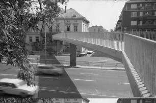 Inbetriebnahme der Fußgängerbrücke über die Kriegsstraße in Höhe der Ritterstraße