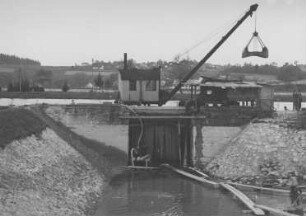 Dammbalkenhafen der Stauanlage Kachlet/Donau