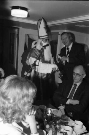 Reichenau: Gruppen auf dem Schiff mit Nikolaus