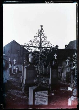 Friedhof; Eisernes Grabkreuz
