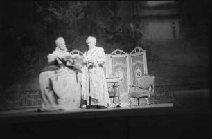 Szenenbilder aus der Operette "Die Dubarry" von Karl Millöcker und Theo Mackeben am Metropol-Theater Berlin