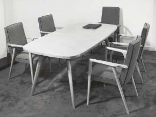 Wilkhahn Sessel "333" und Tisch "354" von Ernst Zinsser