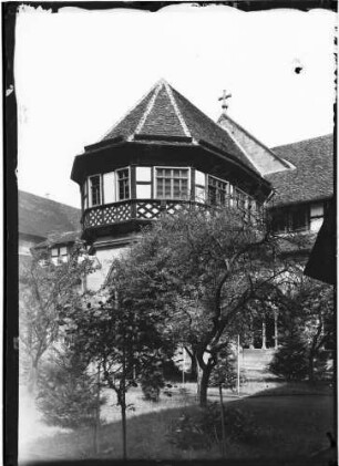 Maulbronn Kloster Kreuzgang, Hof Brunnenhaus von Süden