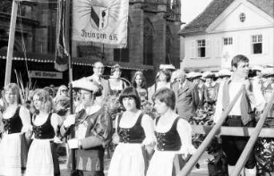 Freiburg: Die Weinkönigin Gisela Faber auf dem Podium