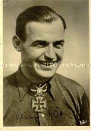 Autogrammpostkarte von Ritterkreuzträgern des Zweiten Weltkriegs: Hauptmann Baer