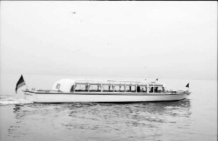 Langenargen: Motorschiff in Fahrt