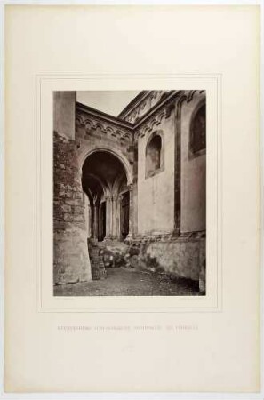 Das Nordportal mit der Vorhalle der Stiftskirche des Klosters Wechselburg (ursprünglich Kloster Zschillen) an der Zwickauer Mulde in Mittelsachsen, Blatt 37 aus: Monumente des Mittelalters und der Renaissance ... von 1875