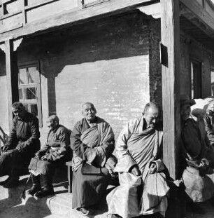Mongolische Volksrepublik 1979. Gläubige und buddhistische Mönche am Gandang Kloster in Ulan Bator