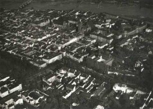 Frankfurt (Oder). Stadtzentrum gegen die Oder. Luftbild-Schrägaufnahme von Südwest