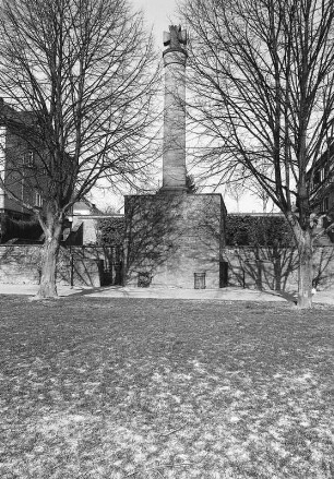 Ehrenmal; Hanau, Hinter dem Dorfe (Leinpfad)