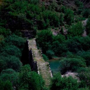 Kipi, Zagoriá. Türkische Eselrückenbrücke