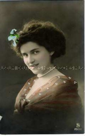 Postkarte mit Frauenbild