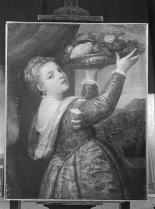 Mädchen mit Fruchtschale