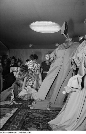 Textilien auf der Leipziger Herbstmesse 1954