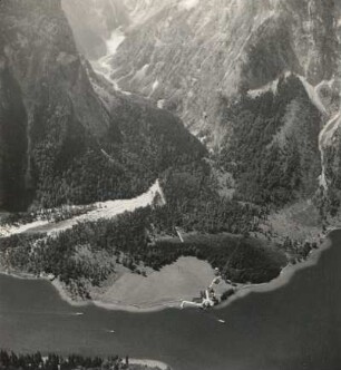 Schönau am Königssee. Königssee. Tiefblick auf Wallfahrtskapelle St. Bartholomäi